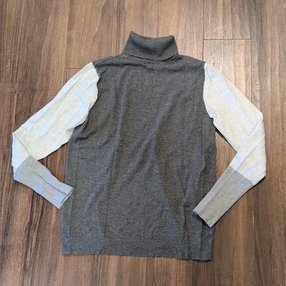 Gray color block Turtleneck Sweater - Picture 6 of 7